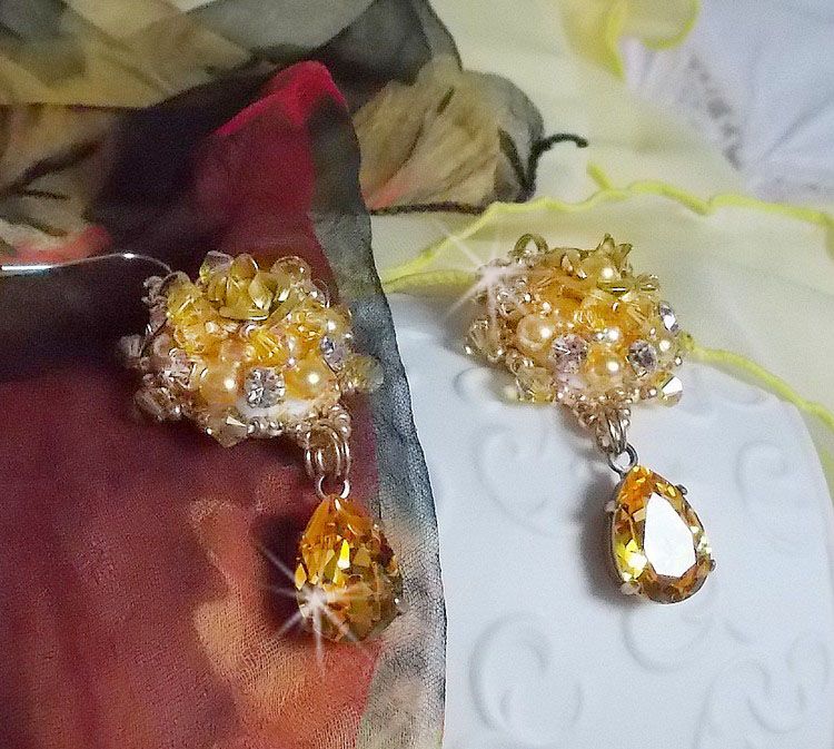 BO Sunflower Gold brodert med Swarovski-krystaller, metallroser og Miyuki frøperler