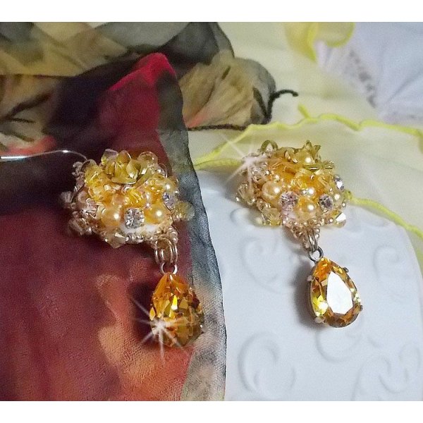 BO Sunflower Gold brodert med Swarovski-krystaller, metallroser og Miyuki frøperler