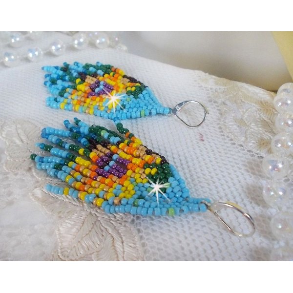 BO Solsikke laget med v&aring;rfargede steiner og s&oslash;lvsviller 925/1000