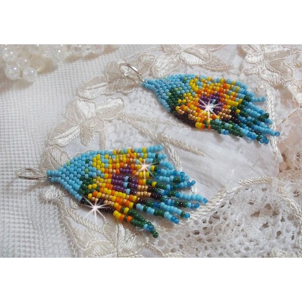 BO Solsikke laget med v&aring;rfargede steiner og s&oslash;lvsviller 925/1000