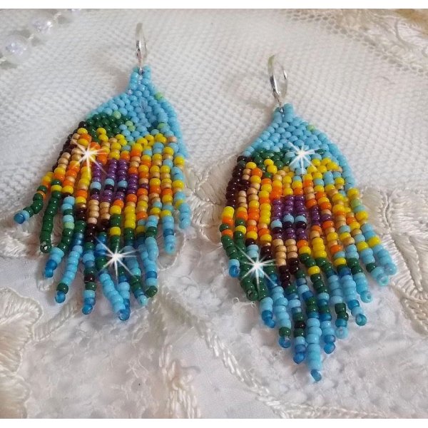 BO Solsikke laget med v&aring;rfargede steiner og s&oslash;lvsviller 925/1000