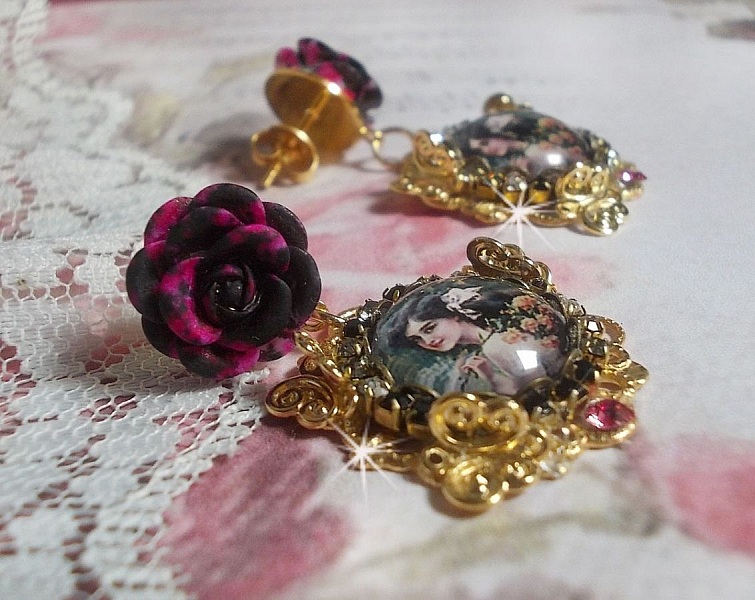 BO Weekend of Roses laget med cabochons som representerer en kvinne med roser, harpiksperler og Swarovski-krystaller