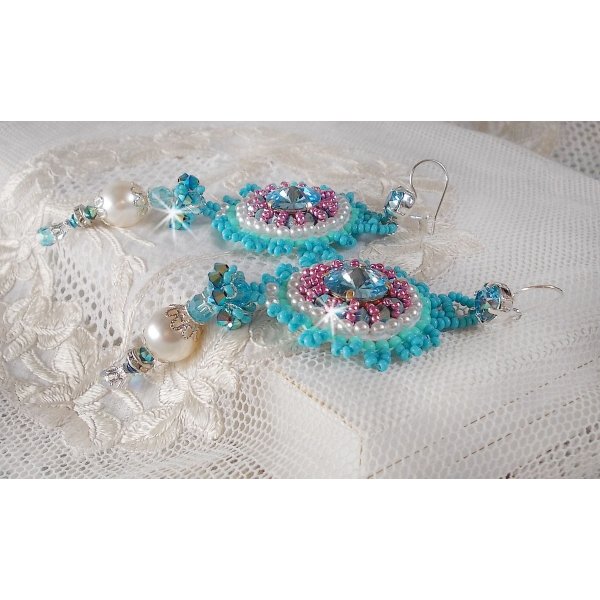 BO Beauty Alicia Blue brodert med Swarovski-krystaller, runde perleperler og Miyuki frøperler