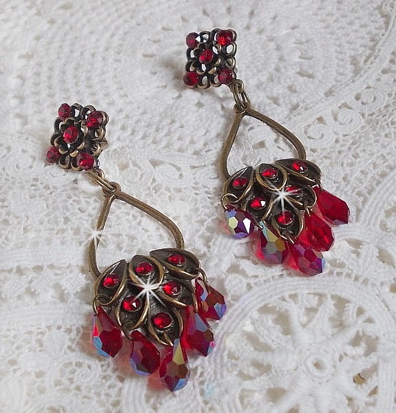 BO Irresistible Ruby Collection montert p&aring; lysestaker med Swarovskikrystaller.