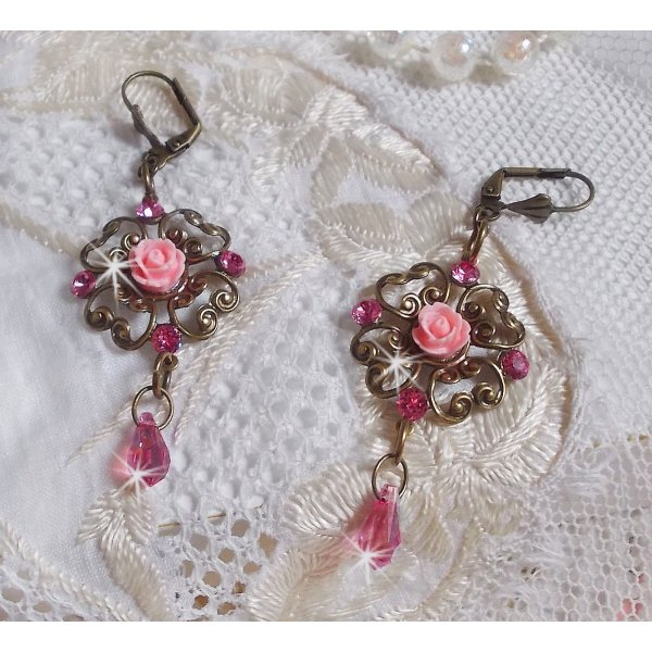 BO Irresistible Eden Collection med disse Swarovski-krystallene montert p&aring; lysestaker i bronse.