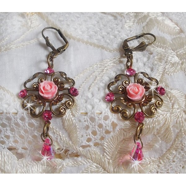 BO Irresistible Eden Collection med disse Swarovski-krystallene montert p&aring; lysestaker i bronse.