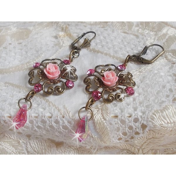 BO Irresistible Eden Collection med disse Swarovski-krystallene montert p&aring; lysestaker i bronse.