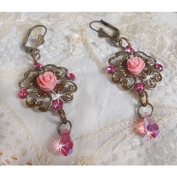 BO Irresistible Eden Collection med disse Swarovski-krystallene montert p&aring; lysestaker i bronse.