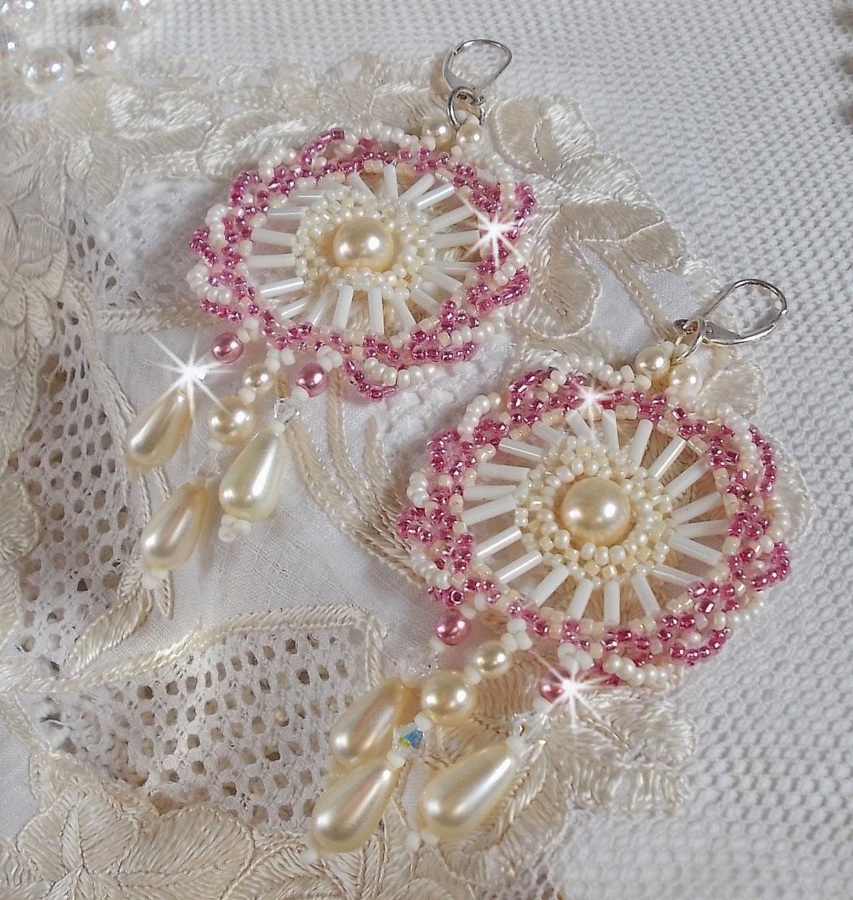 BO Détente montert med Ivory runde perler og perledråper, Antique rosa seed perler og 925 sølv sviller
