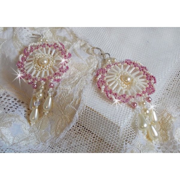 BO D&eacute;tente montert med Ivory runde perler og perledr&aring;per, Antique rosa seed perler og 925 s&oslash;lv sviller