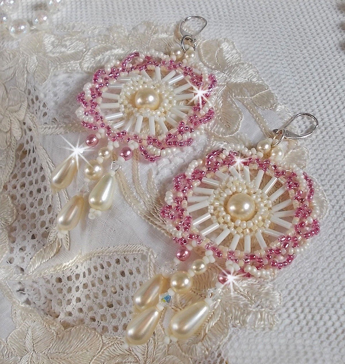 BO Détente montert med Ivory runde perler og perledråper, Antique rosa seed perler og 925 sølv sviller