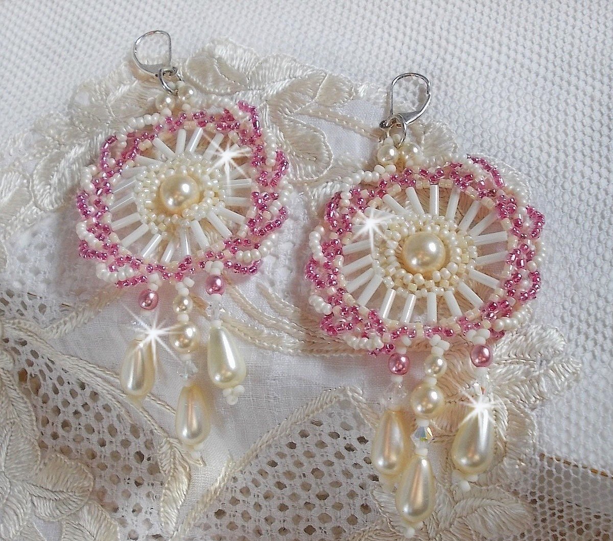 BO Détente montert med Ivory runde perler og perledråper, Antique rosa seed perler og 925 sølv sviller