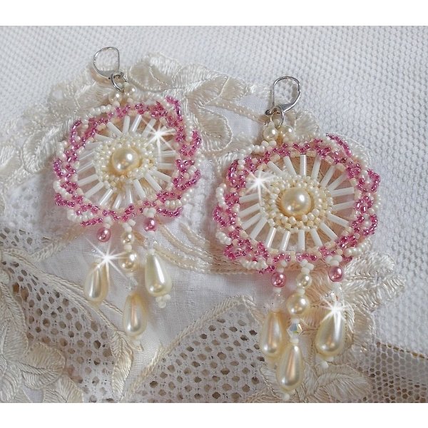 BO D&eacute;tente montert med Ivory runde perler og perledr&aring;per, Antique rosa seed perler og 925 s&oslash;lv sviller