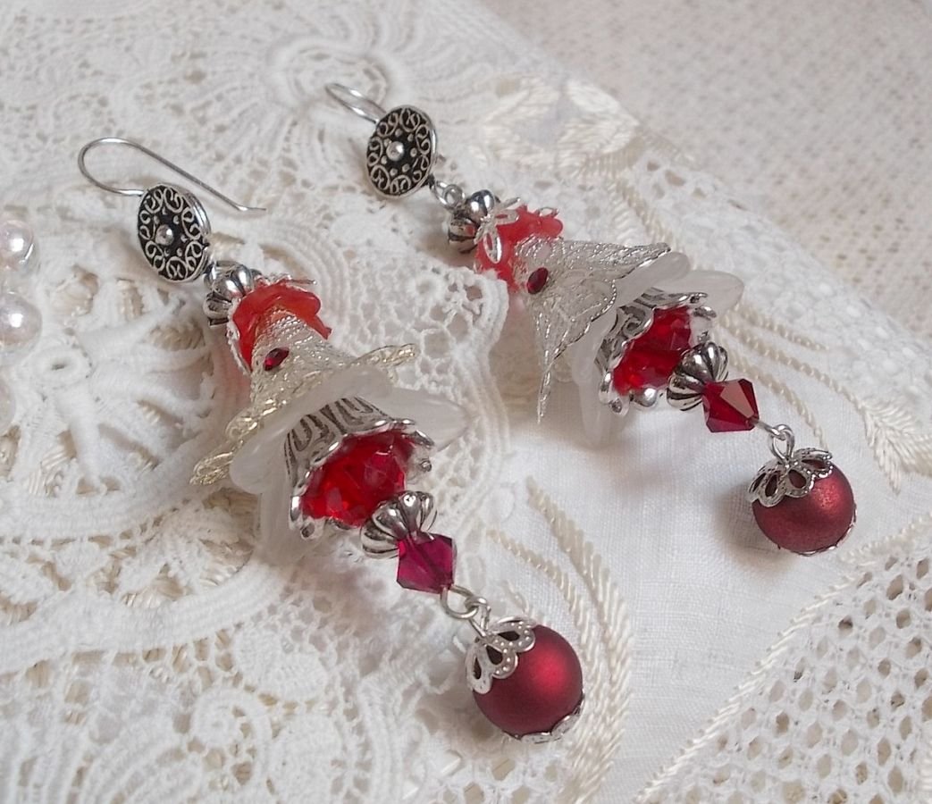 BO Tendre Rouge med Swarovski-krystaller, runde fasetterte perler og 925/1000 sølv ørekroker