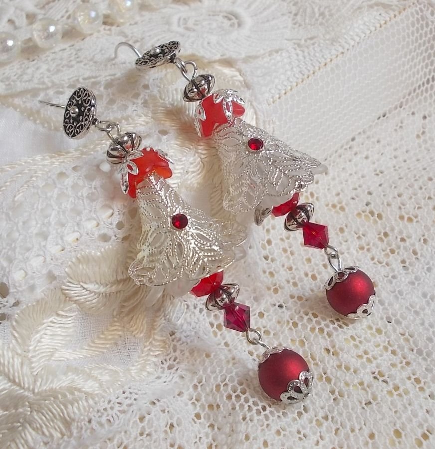 BO Tendre Rouge med Swarovski-krystaller, runde fasetterte perler og 925/1000 sølv ørekroker