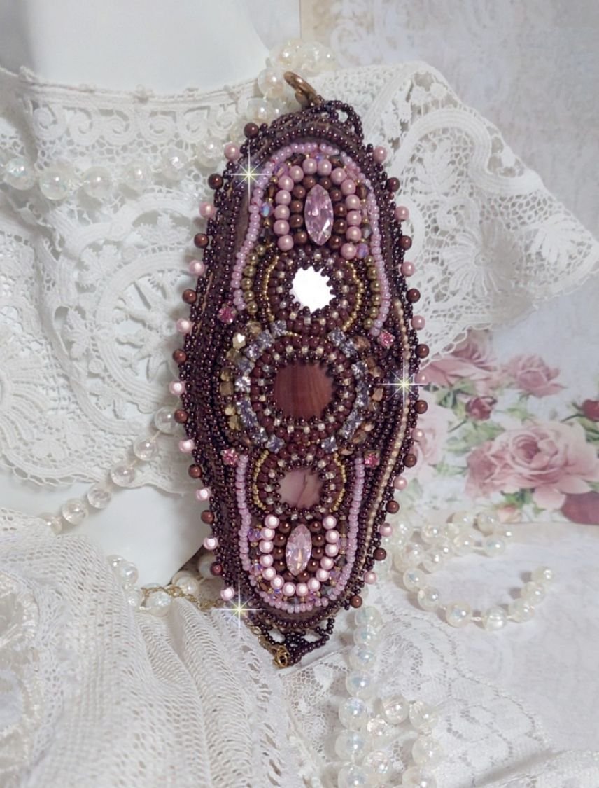 Romantisk mansjettarmbånd brodert med vintage stil mahogny perler og frø perler