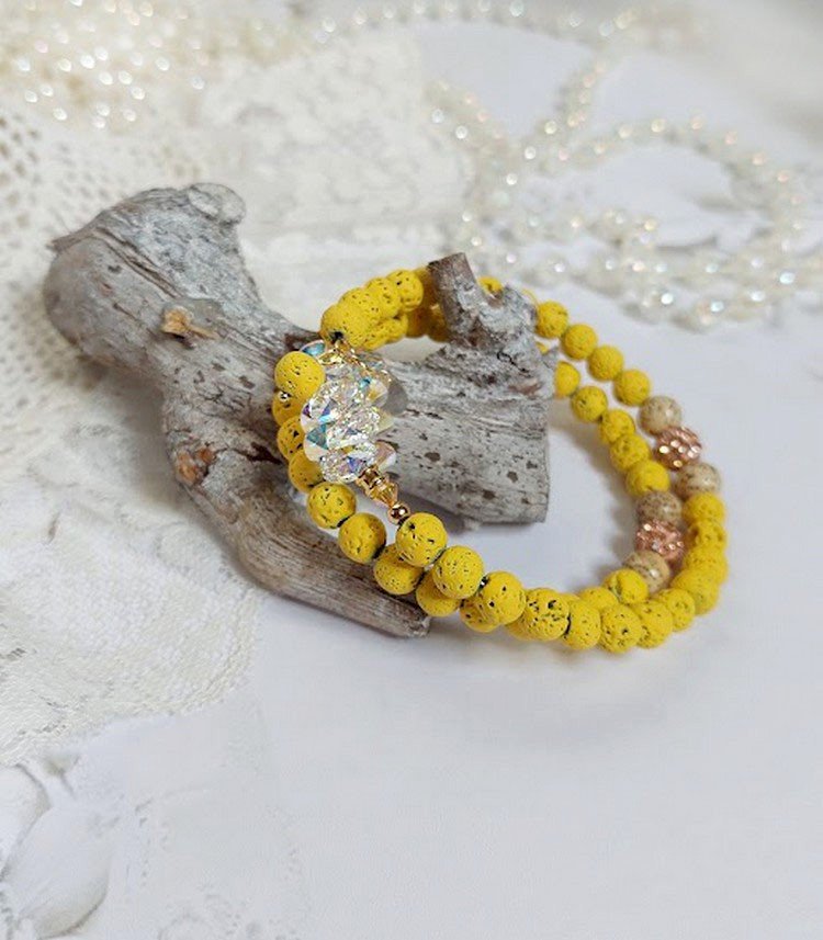 Bracelet Couronne Jaune Soleil monté avec pierres de lave, perles cristal Swarovski, sequin Argent 925 et breloque