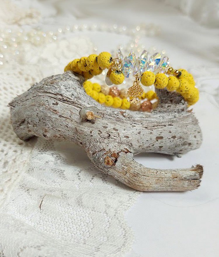 Bracelet Couronne Jaune Soleil monté avec pierres de lave, perles cristal Swarovski, sequin Argent 925 et breloque