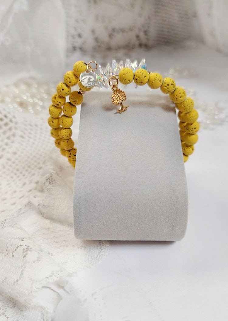 Bracelet Couronne Jaune Soleil monté avec pierres de lave, perles cristal Swarovski, sequin Argent 925 et breloque