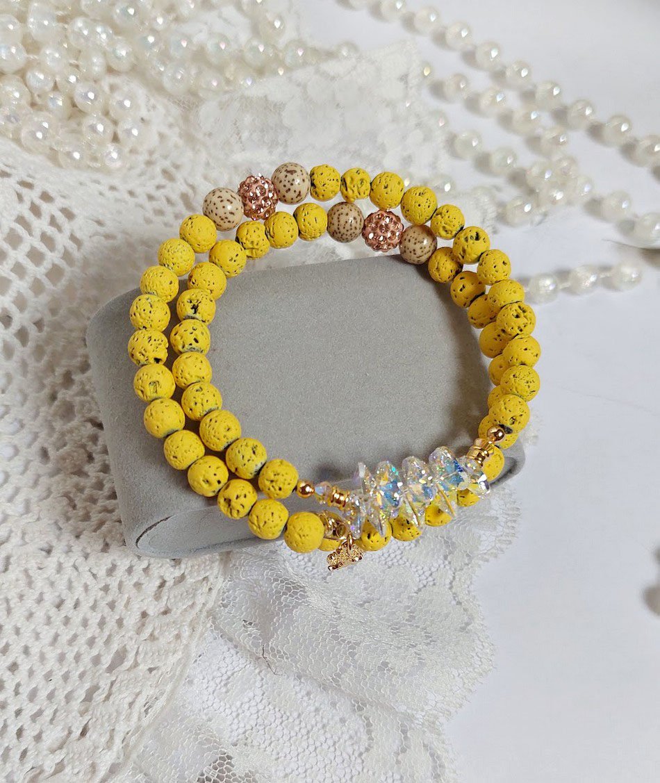 Bracelet Couronne Jaune Soleil monté avec pierres de lave, perles cristal Swarovski, sequin Argent 925 et breloque