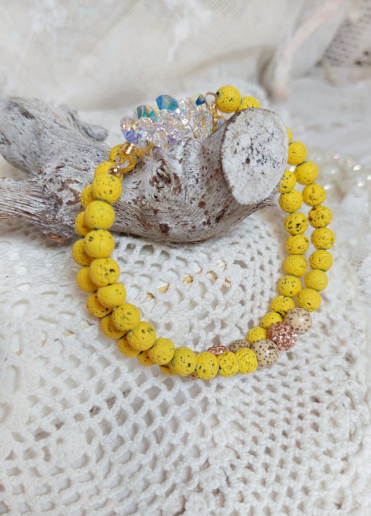 Bracelet Couronne Jaune Soleil monté avec pierres de lave, perles cristal Swarovski, sequin Argent 925 et breloque