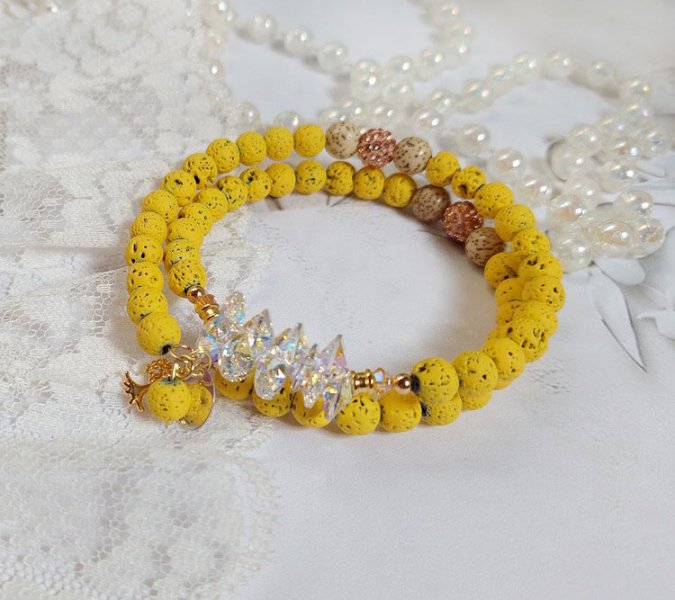 Bracelet Couronne Jaune Soleil monté avec pierres de lave, perles cristal Swarovski, sequin Argent 925 et breloque