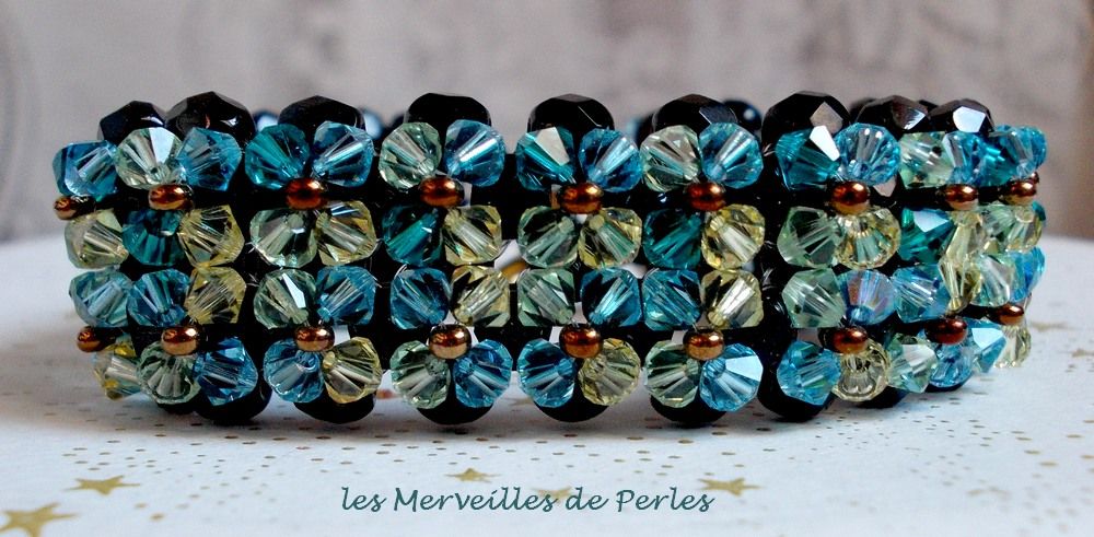 Glitrende Aurora-armbånd med svarte fasetter og fargede snurretopper i Swarovski-krystall