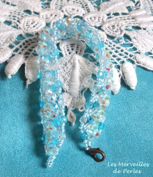 Crystal Blue armb&aring;nd med Swarovski krystallfasetter og spinnere