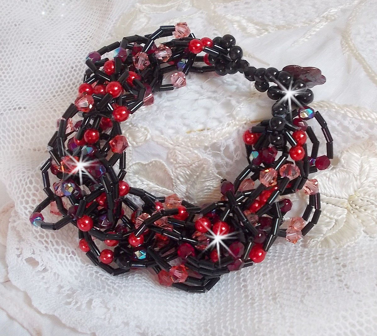 Følelsesarmbånd med rørperler, perlemorperler og snurretopper av Swarovski-krystall