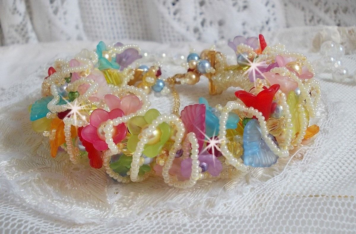 Garden Flowers armbånd med Swarovski perler, frostede blomster, 3 mikron gullbelagt lås