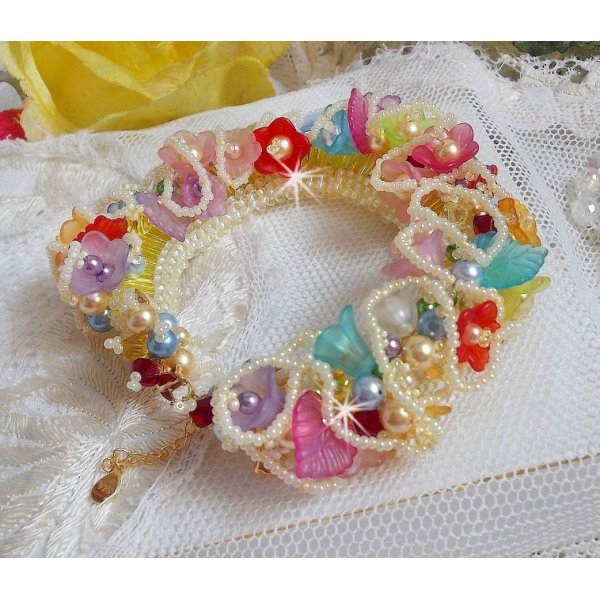 Garden Flowers armb&aring;nd med Swarovski perler, frostede blomster, 3 mikron gullbelagt l&aring;s