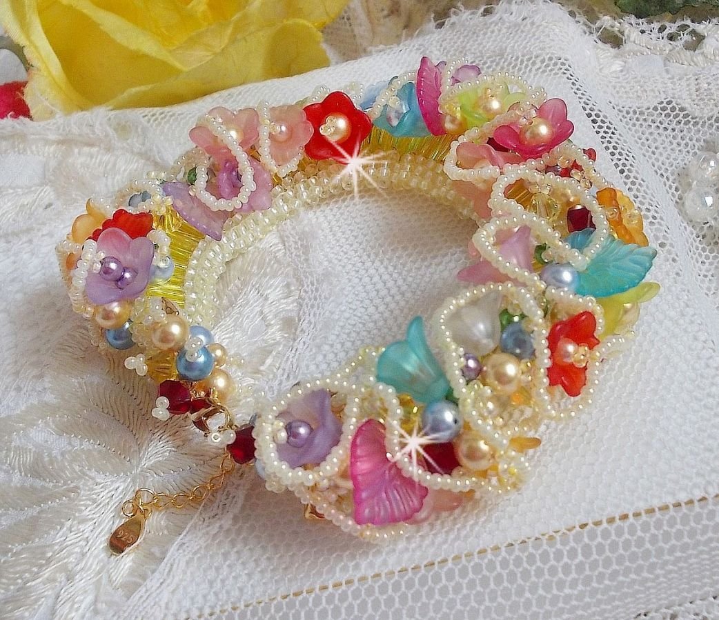 Garden Flowers armbånd med Swarovski perler, frostede blomster, 3 mikron gullbelagt lås