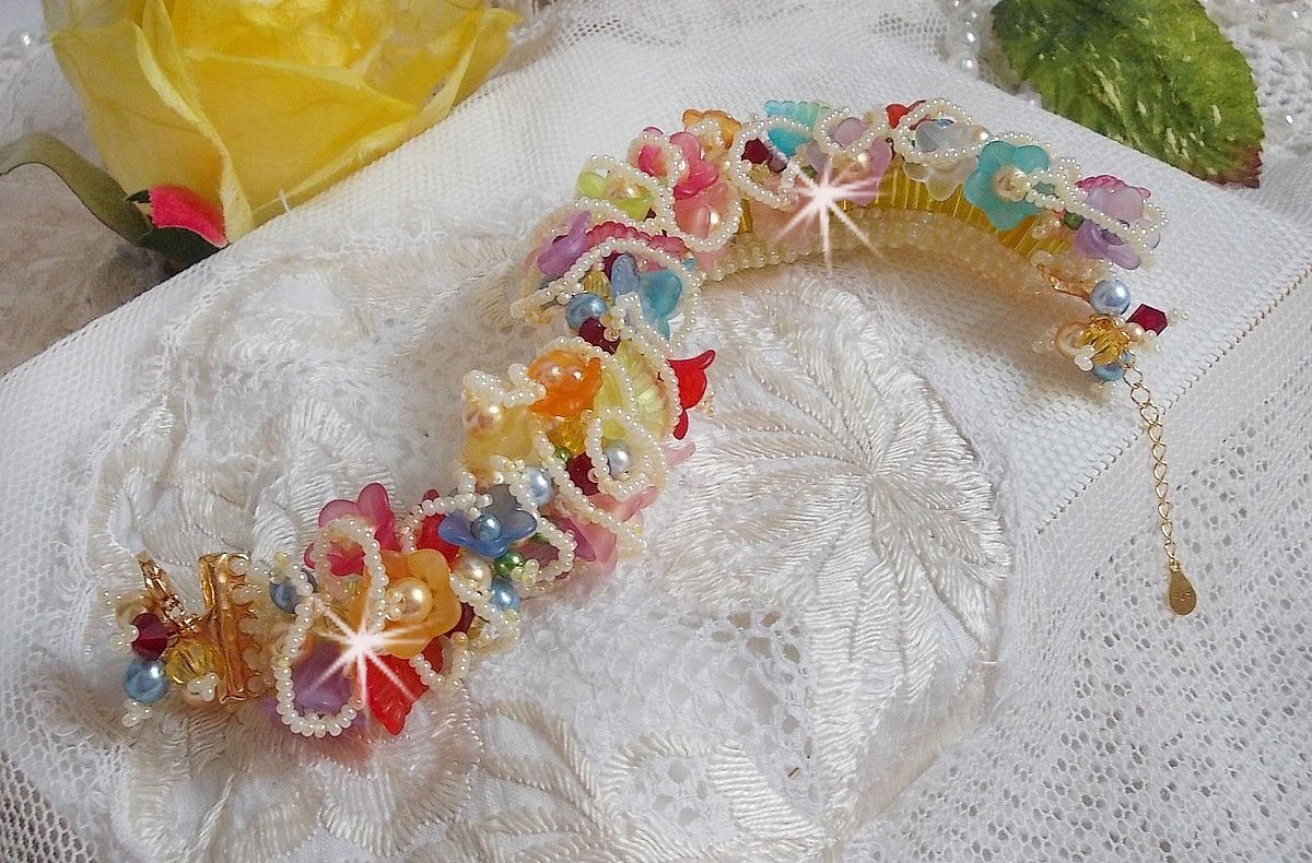 Garden Flowers armbånd med Swarovski perler, frostede blomster, 3 mikron gullbelagt lås