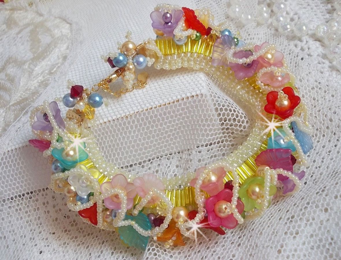 Garden Flowers armbånd med Swarovski perler, frostede blomster, 3 mikron gullbelagt lås