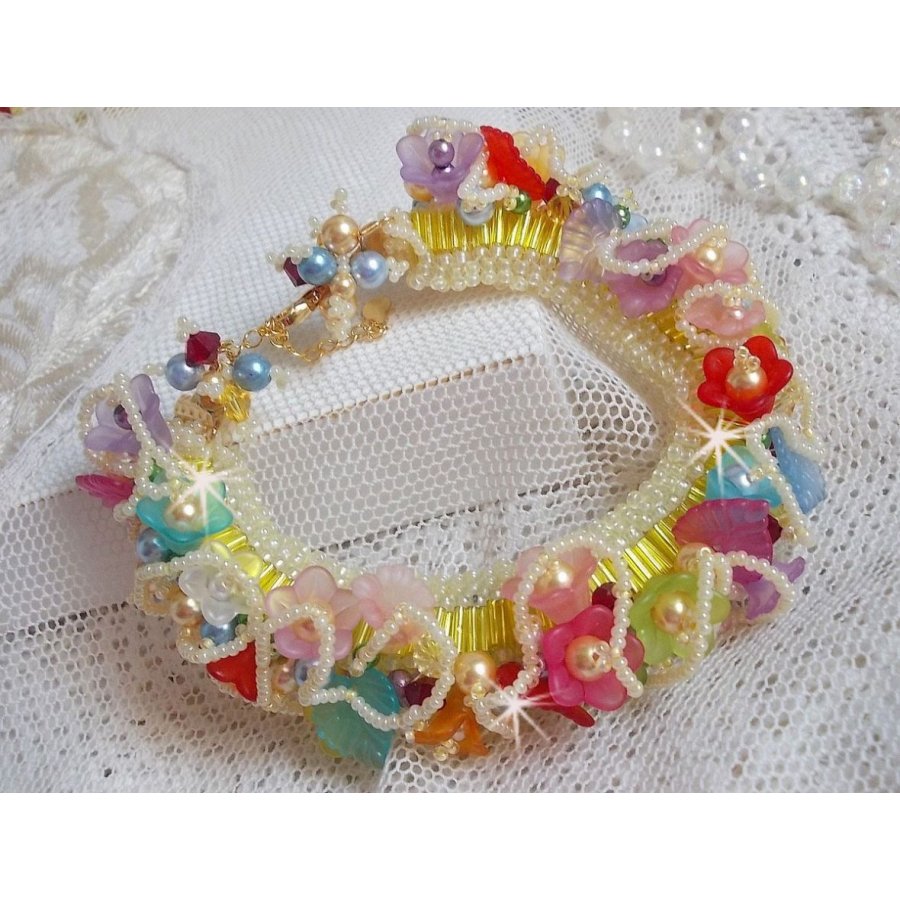 Garden Flowers armbånd med Swarovski perler, frostede blomster, 3 mikron gullbelagt lås