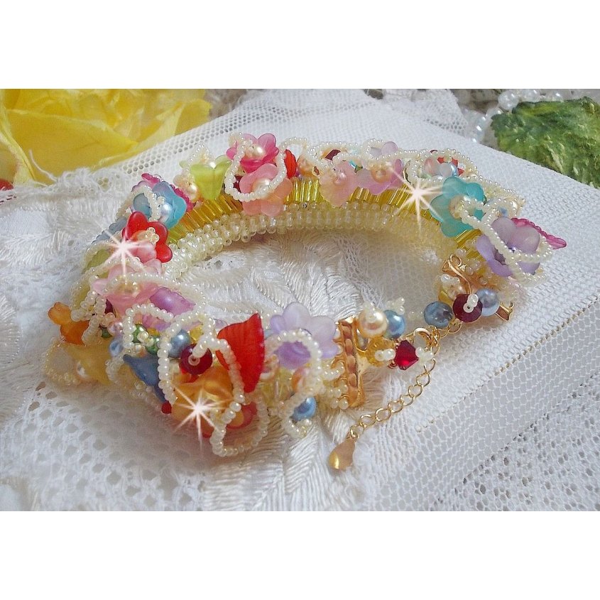 Garden Flowers armbånd med Swarovski perler, frostede blomster, 3 mikron gullbelagt lås