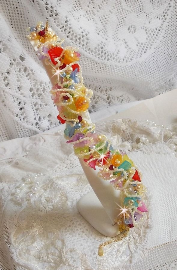 Garden Flowers armbånd med Swarovski perler, frostede blomster, 3 mikron gullbelagt lås