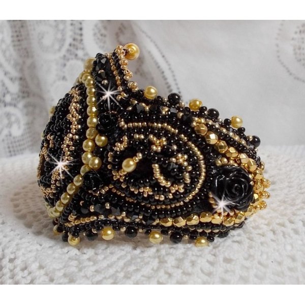 Cleopatra mansjett armb&aring;nd brodert med svart onyx, Swarovski krystaller og fr&oslash; perler