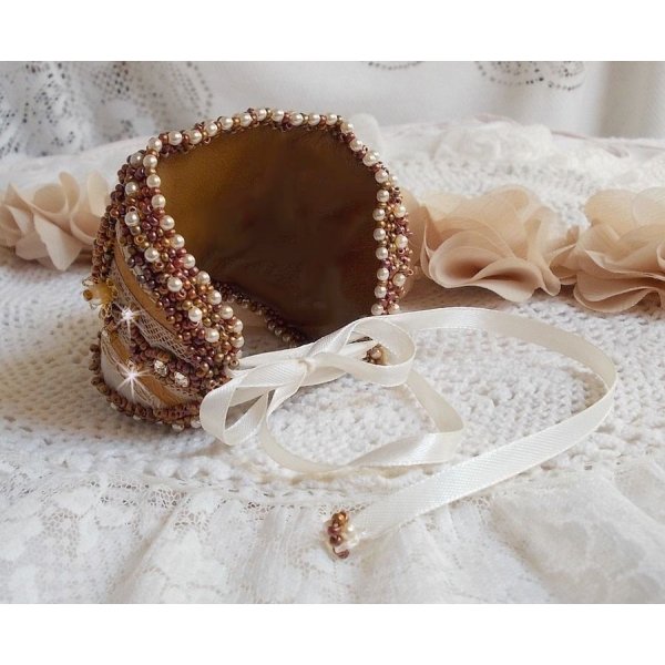 Reflets de Rosée mansjettarmbånd brodert med perler, Swarovski-krystaller, frøperler og antikke blonder