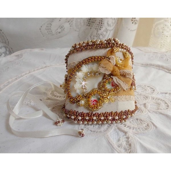 Reflets de Rosée mansjettarmbånd brodert med perler, Swarovski-krystaller, frøperler og antikke blonder