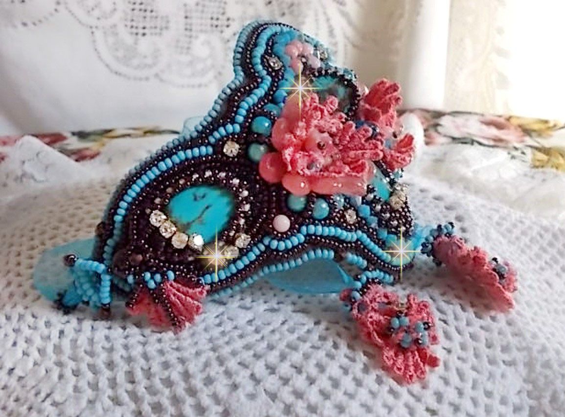 Armbånd Naïade Haute-Couture mansjett brodert med turkise cabochoner, en veldig gammel rosa blonder, edelstenperler: Coral Light og frøperler 