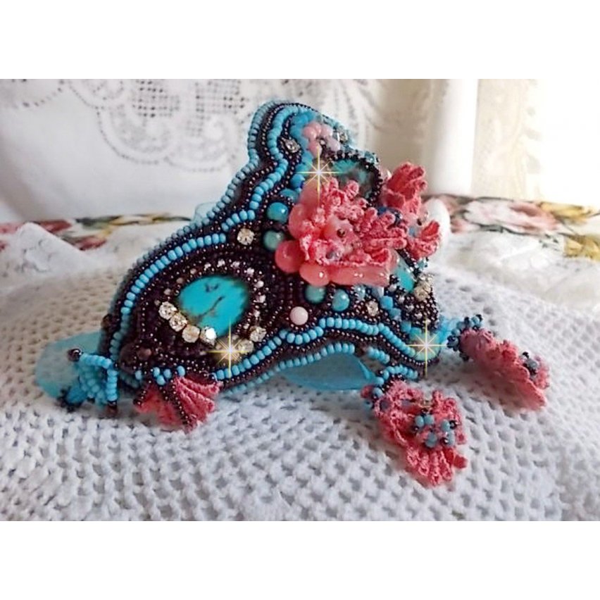 Armbånd Naïade Haute-Couture mansjett brodert med turkise cabochoner, en veldig gammel rosa blonder, edelstenperler: Coral Light og frøperler 