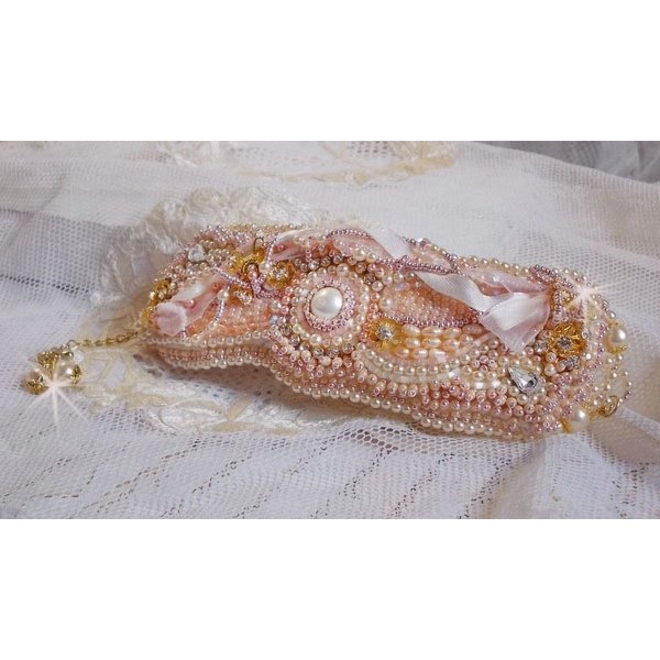Ris pulver mansjett armbånd brodert med ferskvannskulturperler, perler, frøperler og Swarovski-krystaller