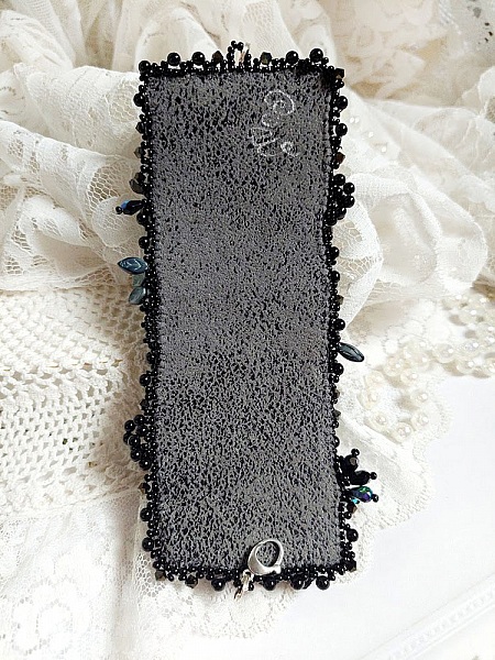 Bracelet Souvenir de Bal manchette brod&eacute; avec perles verres, ruban soie, dentelle, fleurs, argent 925 et Perles Cristal 