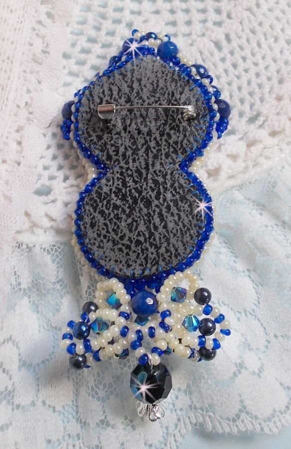 Blue Palace Haute-Couture brosje brodert med Swarovski-krystaller, runde perleperler, bohemske glassfasetter og frøperler