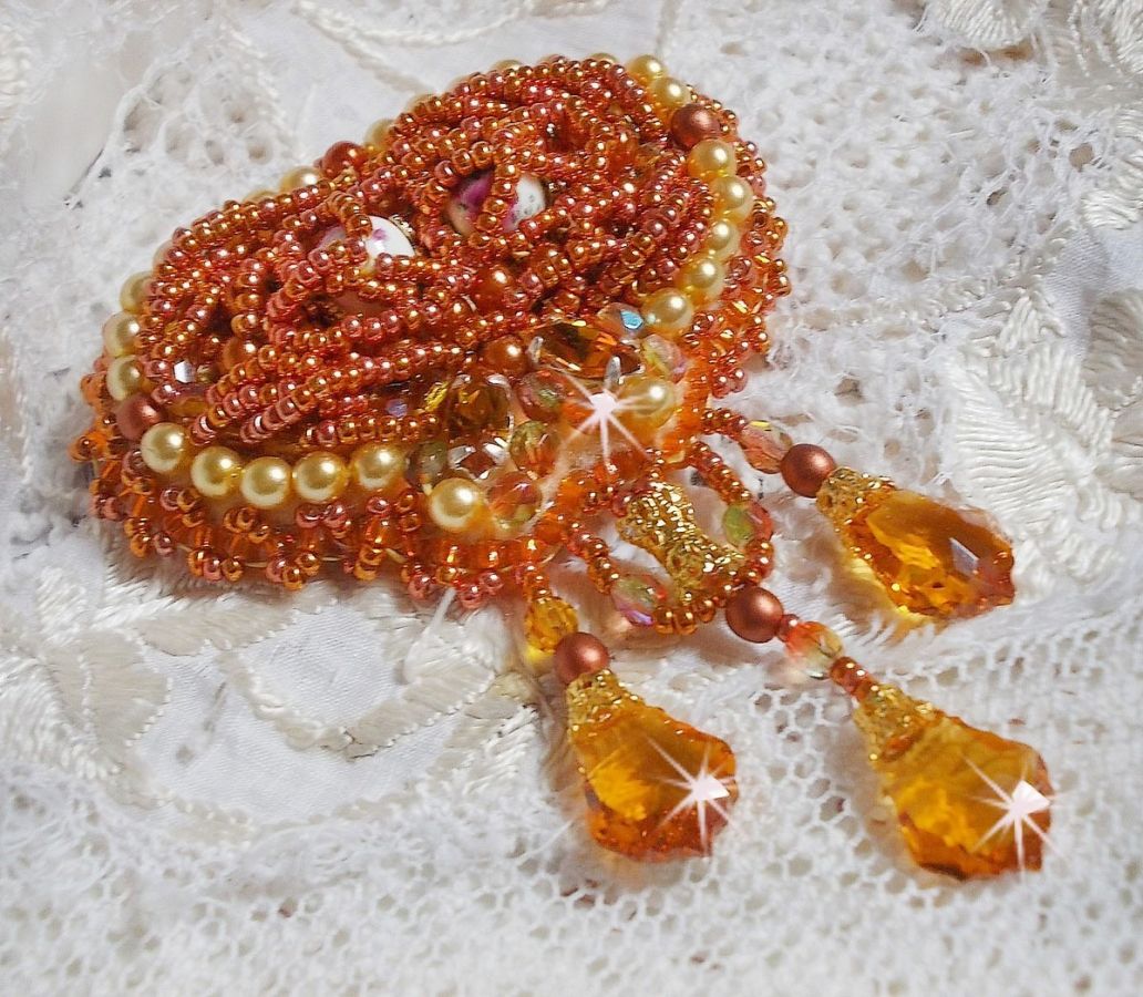 Rumba brosje brodert med Swarovski krystaller, rhinestones, Tangerine navettes, runde perler og seed perler