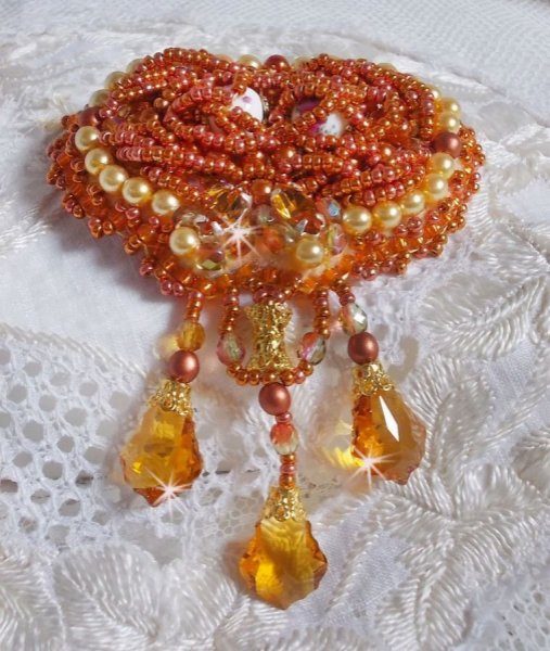 Rumba brosje brodert med Swarovski krystaller, rhinestones, Tangerine navettes, runde perler og seed perler