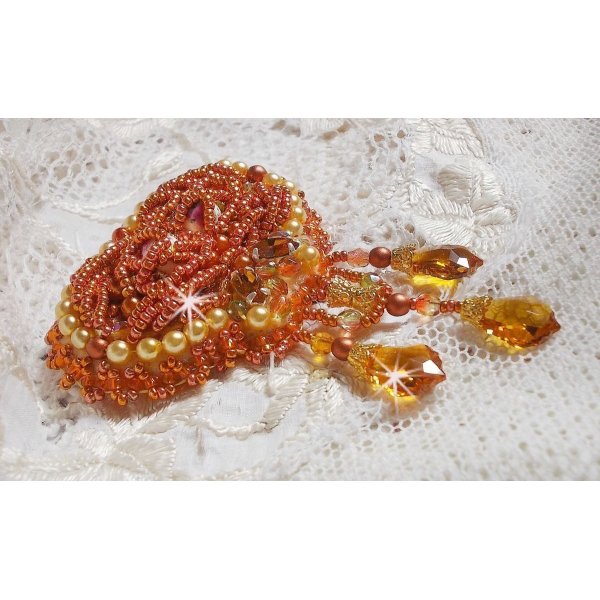 Rumba brosje brodert med Swarovski krystaller, rhinestones, Tangerine navettes, runde perler og seed perler