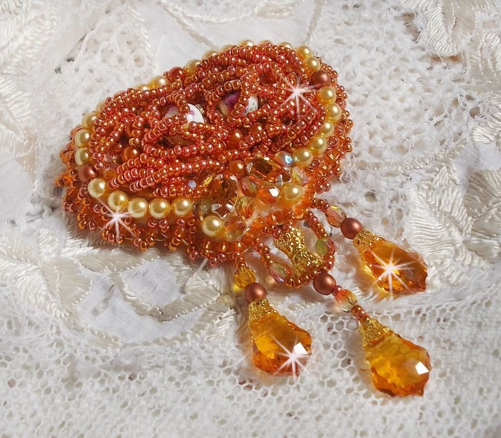 Rumba brosje brodert med Swarovski krystaller, rhinestones, Tangerine navettes, runde perler og seed perler