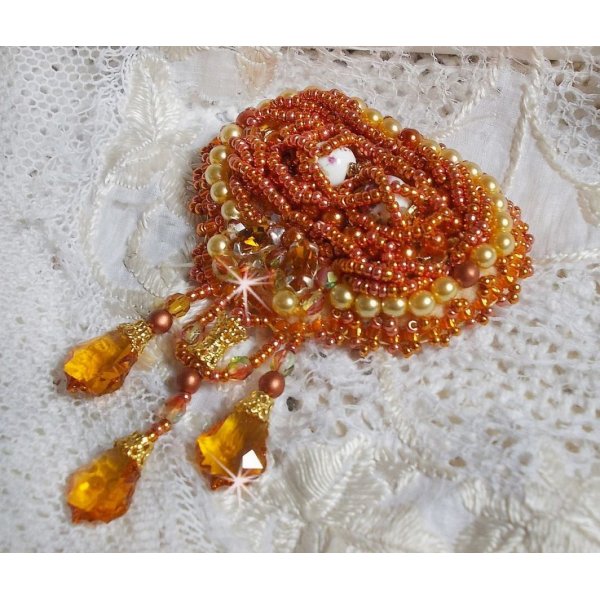 Rumba brosje brodert med Swarovski krystaller, rhinestones, Tangerine navettes, runde perler og seed perler